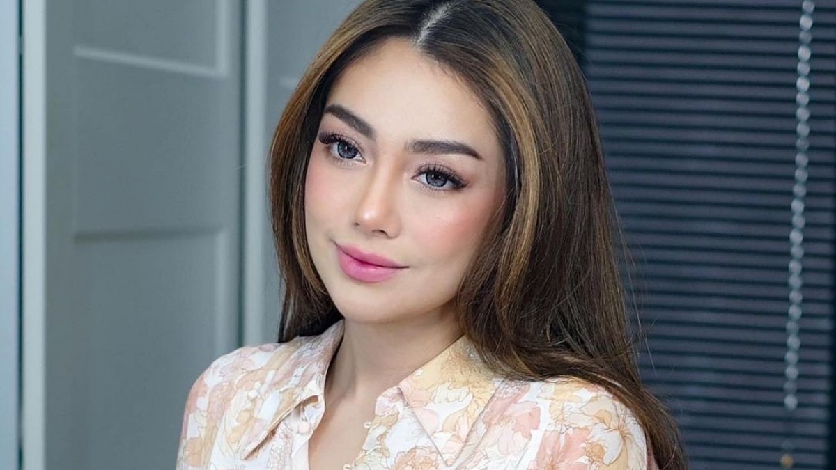 Dinilai Cocok Dampingi Gusti Bhre, Begini Potret Lain Celine Evangelista Saat Pakai Kebaya