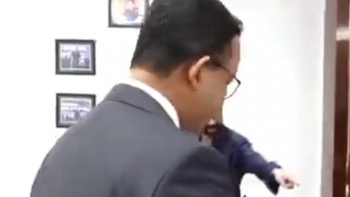 Telunjuk Surya Paloh Dianggap Nyuruh Anies Angkat Kursi Jadi Omongan Publik
