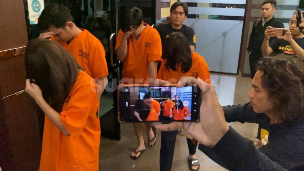 Kronologi Penangkapan Selebgram Chandrika Chika Cs Saat Pesta Ganja Di Hotel Kawasan Kuningan