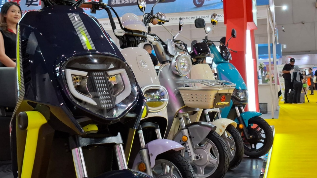 AsiaBike Turut Ambil Bagian Dorong Transisi Kendaraan Listrik di PEVS 2024