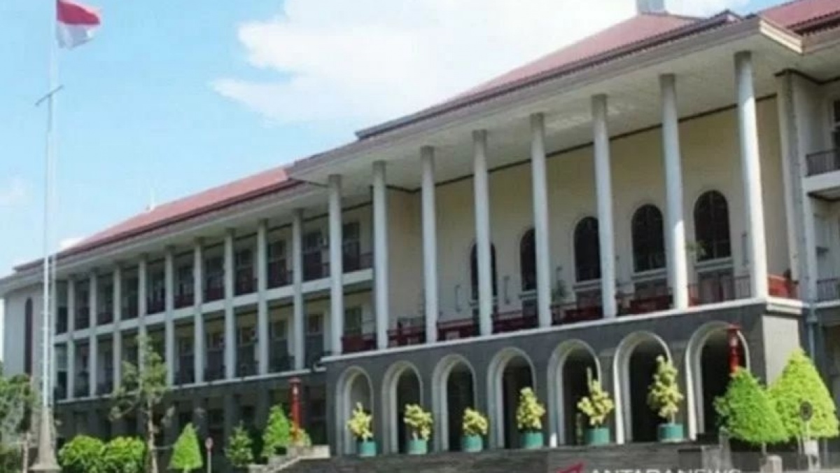 Guru Besar UGM Dipecat buntut Terlibat Kasus Kekerasan Seksual