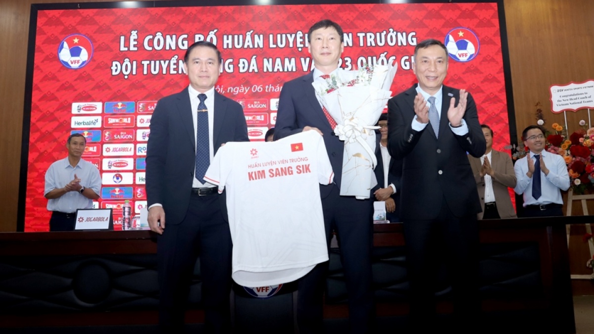 Pelatih Baru Vietnam Cuma Ditargetkan Lolos Semifinal Piala AFF 2024