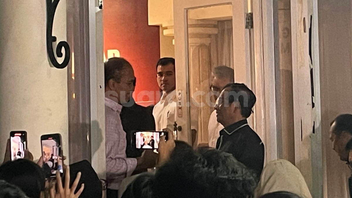 Kompak Berbaju Putih, Ganjar-Mahfud Kumpul Bareng Petinggi TPN Di Teuku Umar Malam Ini