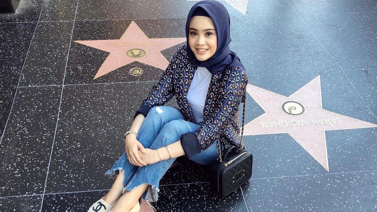 Biodata dan Pekerjaan Dea Sahirah, Tunangan Chand Kelvin Punya CV dan Jabatan Mentereng