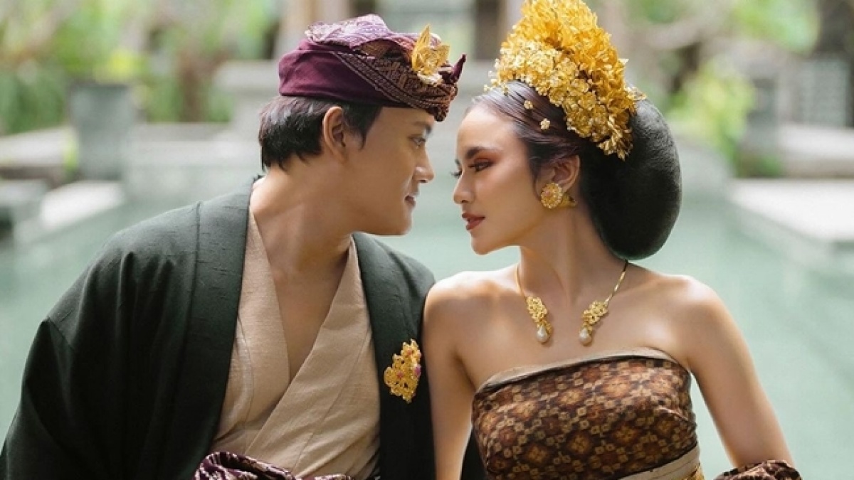 9 Potret Prewedding Rizky Febian dan Mahalini, Serasi Banget dengan Busana Adat Bali