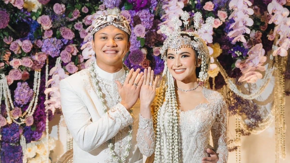 Mahalini Tampil Cantik Dalam Balutan Kebaya Sunda Rancangan Asky Febriyanti Pada Momen Akad Nikah, Manglingi Banget!