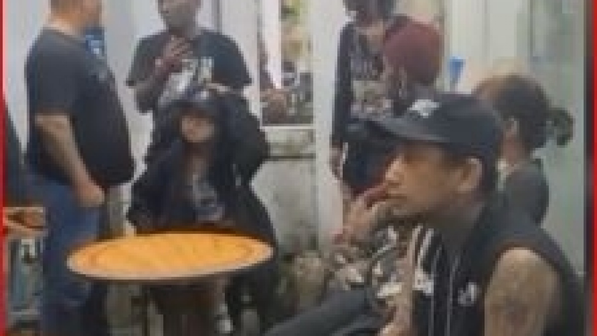 Anak Punk Ketahuan Nyuri Rexona Di Minimarket : Gagal Wangi
