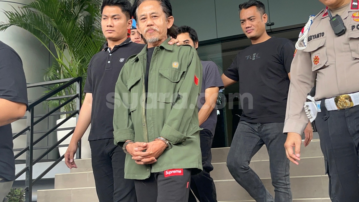 Minta Ganja ke Yogi Gamblez, Epy Kusnandar Memakainya di Atas Pohon