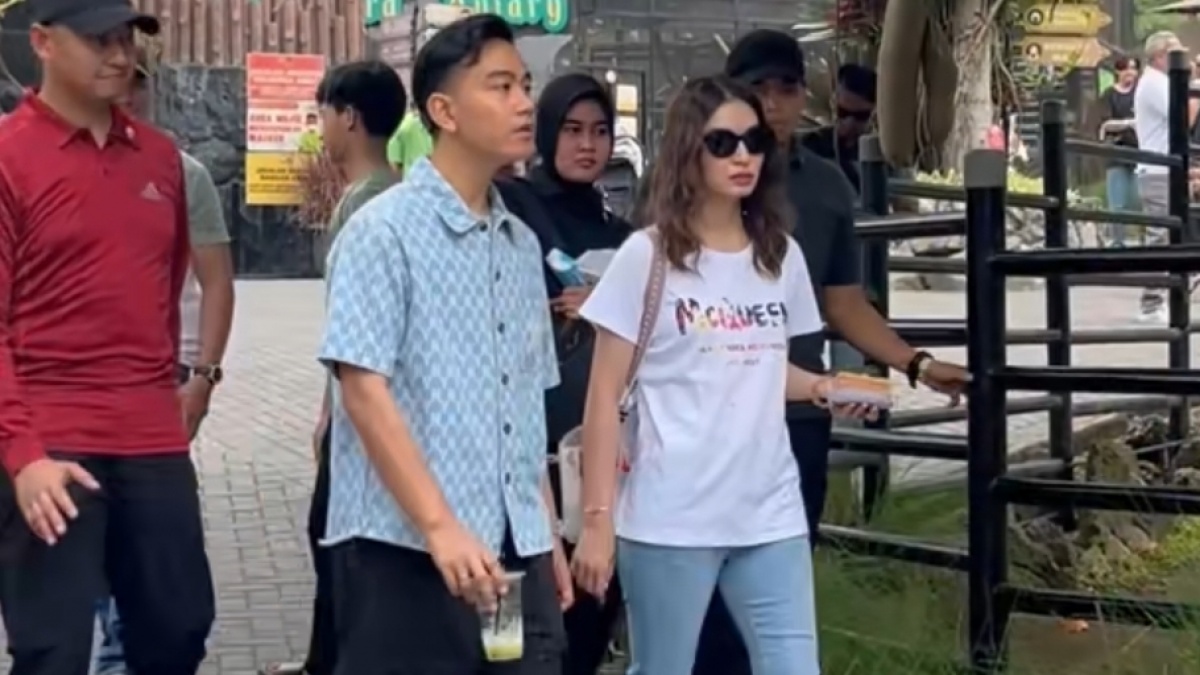 Intip OOTD Selvi Ananda ke Lembang Park Zoo, Disebut Mirip Bule Sambil Tenteng Tas Lebih Setengah Miliar!