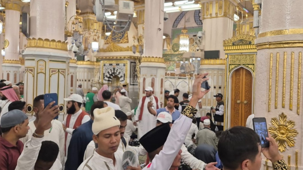 Cerita Haru Jemaah Haji Lansia saat Berada di Taman Surga Masjid Nabawi