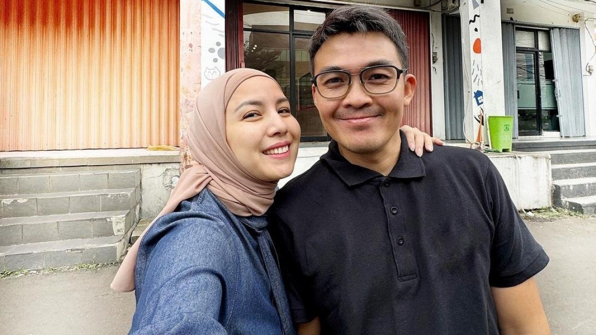 Gunakan Jalur ONH Plus, Tya Ariestya Bagikan Momen Haru Berangkat ke Mekah