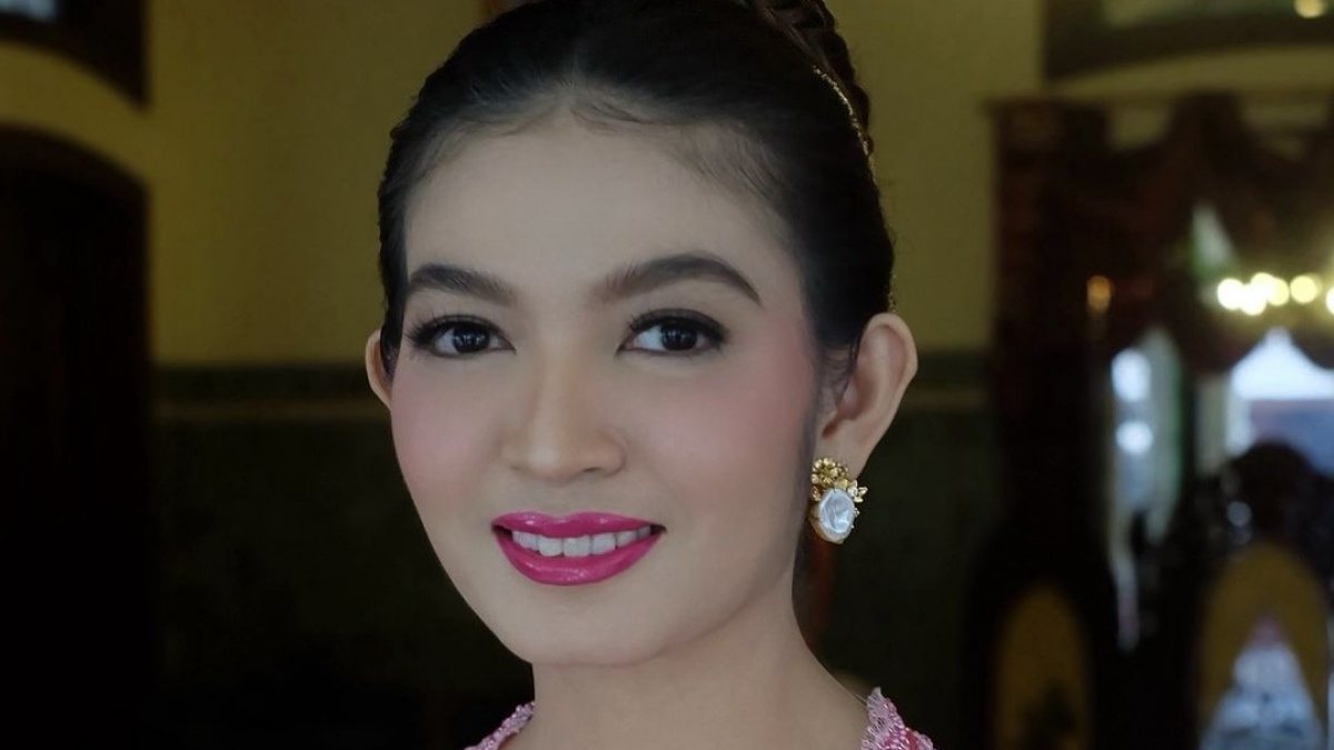 Selvi Ananda Pakai Baju Bernuansa Rainbow Cake, Ternyata Harganya Cuma Segini