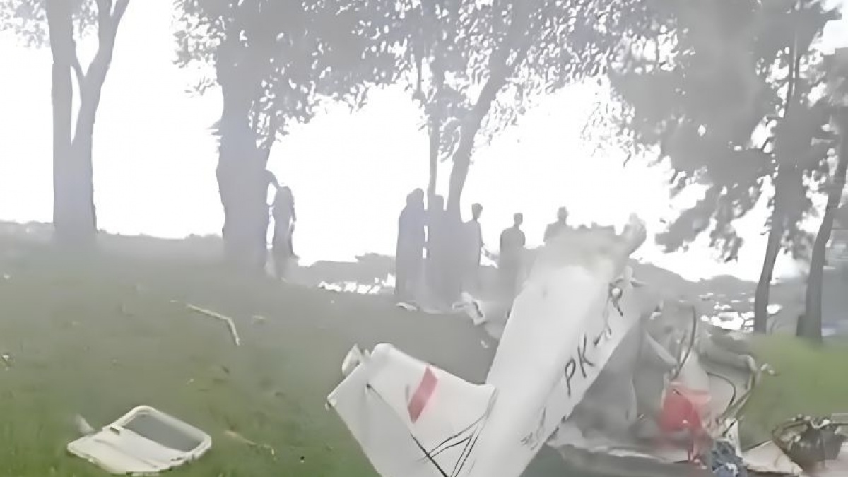 3 Orang Tewas usai Pesawat Ultralight Jatuh di BSD, Salah Satunya Tergeletak di Luar