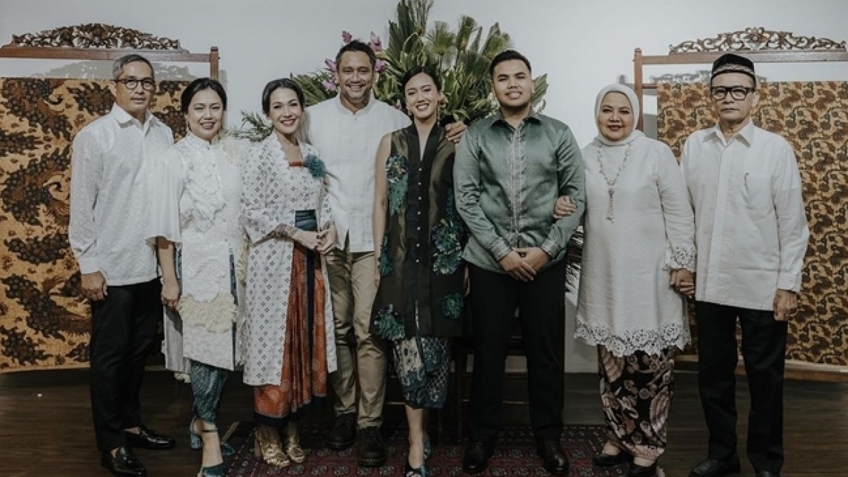 Kompak dengan Mantan Istri Tora Sudiro di Acara Lamaran Sang Putri, Intip Adu Gaya Mieke Amalia dan Anggi Kadiman