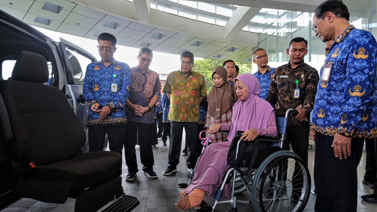 Toyota Indonesia Serahkan Sienta Welcab untuk Pasien Berkebutuhan Khusus