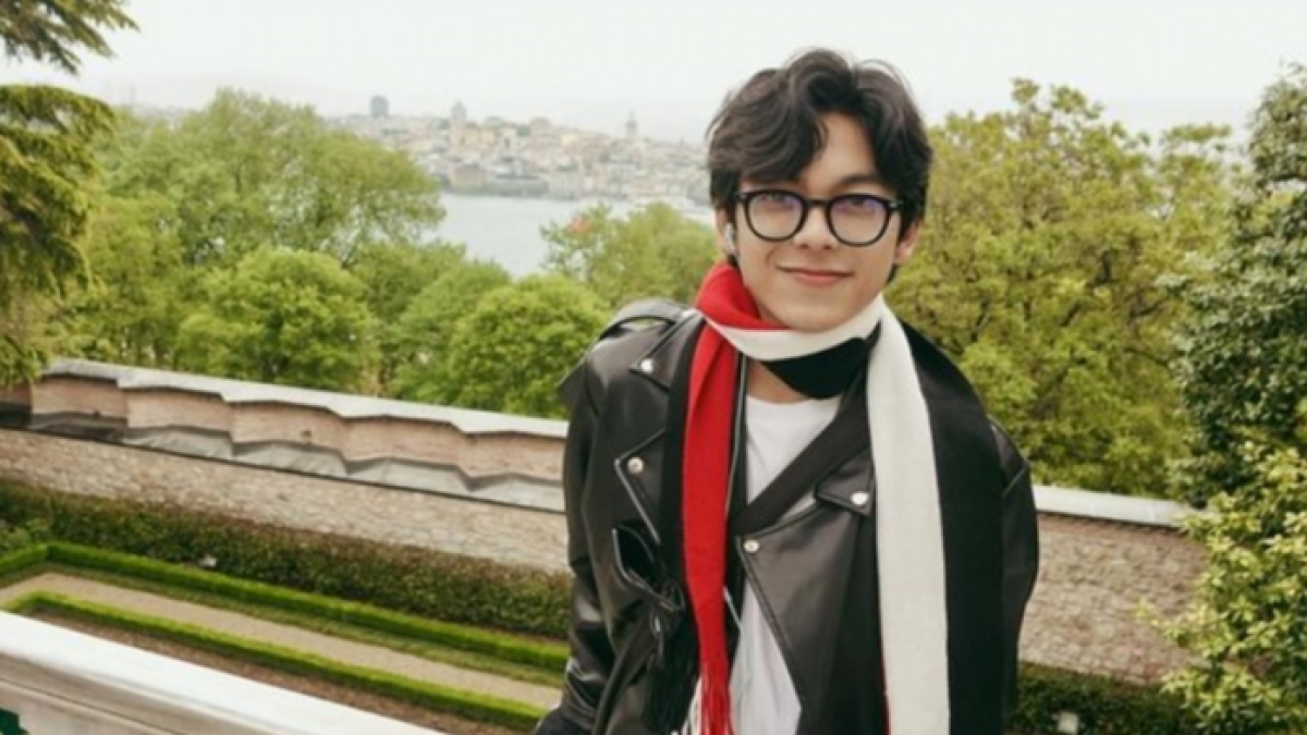 5 OOTD Semi Formal dan Kasual untuk Liburan ala Gus Zizan, Diduga Ciuman dan Dugem