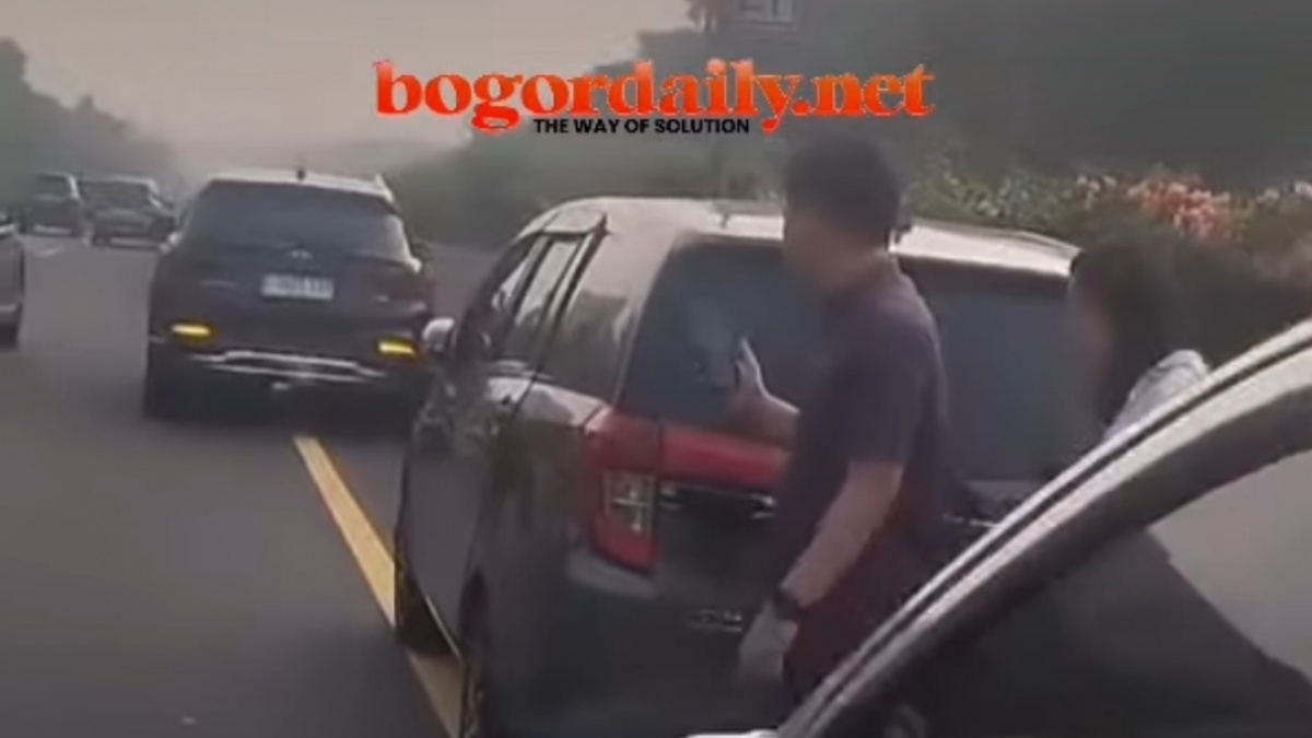 Gegara Anak Kecil Nyebrang, Tiga Mobil Kecelakaan Beruntun di Tol Jagorawi