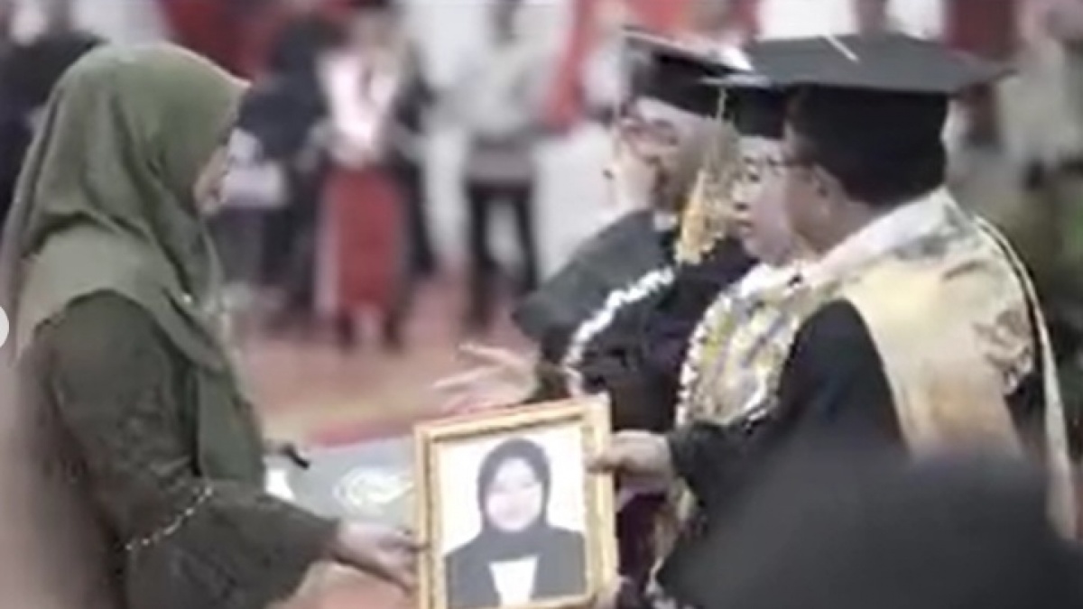 Publik Soroti Ibu di Lampung Gantikan Anaknya yang Meninggal saat Diwisuda: Tegar Banget!