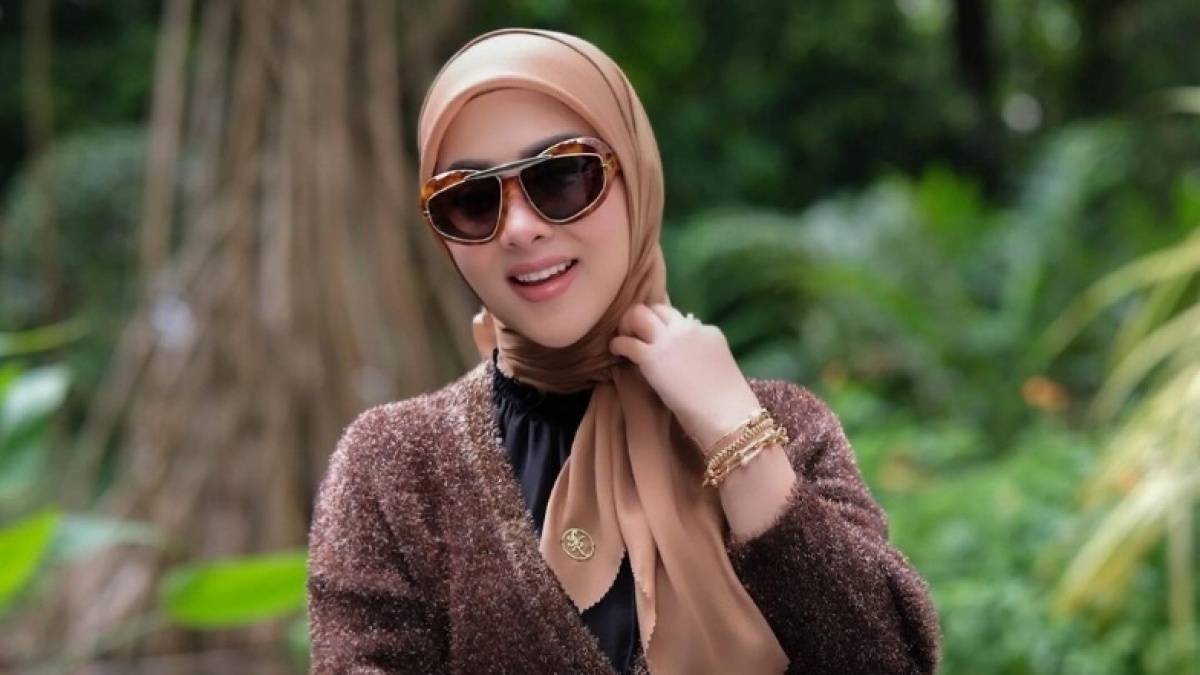 7 Artis dengan Tarif Endorse Tertinggi Bisa Capai Miliaran, Syahrini Termasuk?