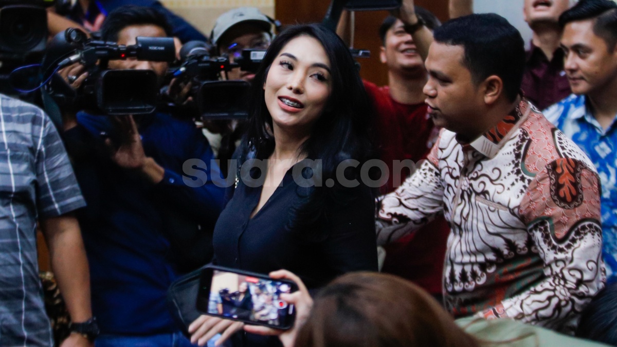 Cucu SYL Akui Beri Uang USD 500 Ke Biduan Nayunda