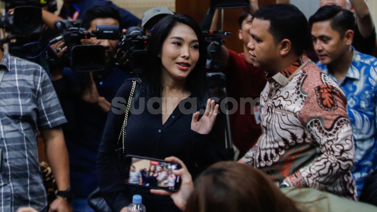 Dapat Tas Balenciaga dan Plus-plus Lain dari SYL, Biduan Nayunda Unggah Soal Israel
