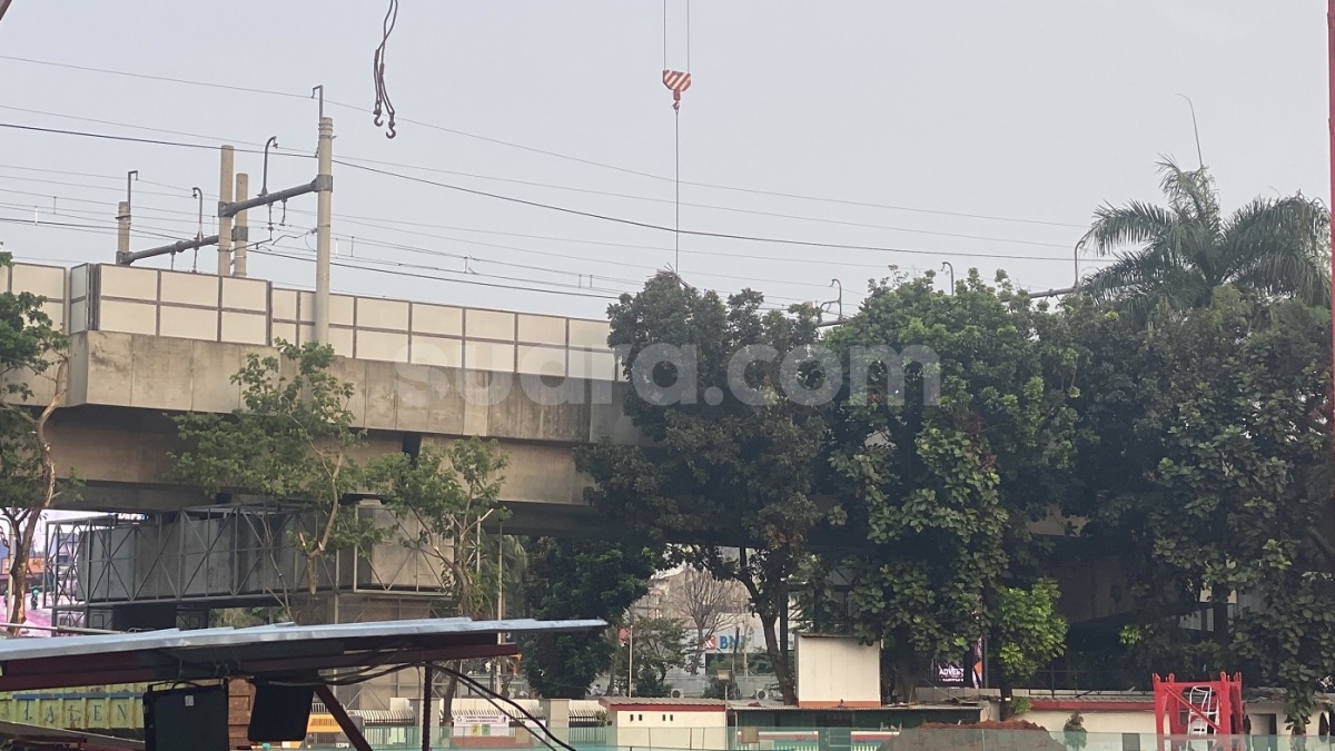 Kesaksian Penumpang Saat Tali Sling Crane Proyek Hutama Karya Jatuh Timpa Kabel Jalur MRT