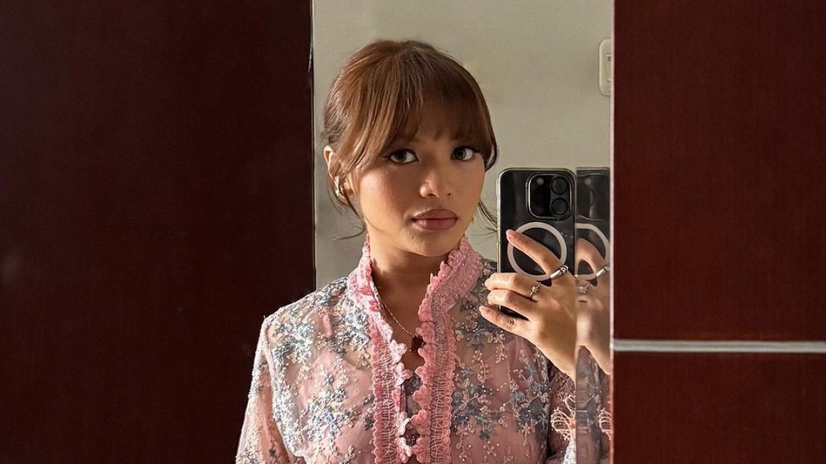 Tampil Cantik di Pernikahan Kakaknya, Amel Carla Bikin Pangling Banyak Orang