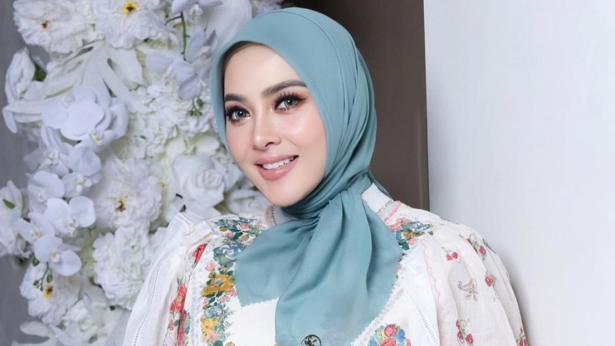 Syahrini Pamer Potret Centil Saat Hamil Besar, Ini Manfaat Bumil Bahagia untuk Janin!