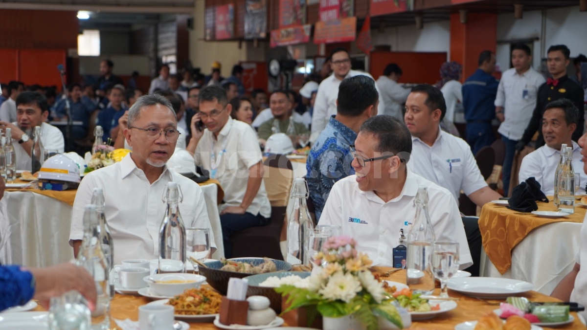 Sambangi PT Krakatau Steel, Zulhas: Lindungi Industri Baja di Indonesia