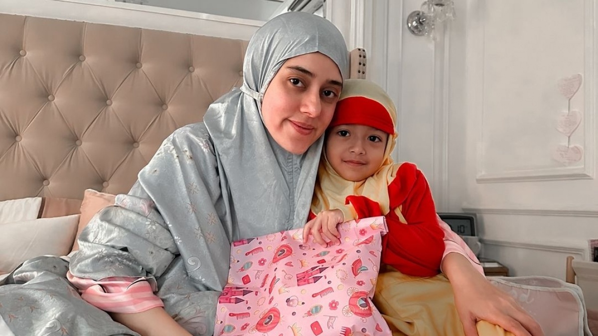 Bagikan Kabar Duka, Fairuz A Rafiq Nangis Sesenggukan sambil Minta Maaf