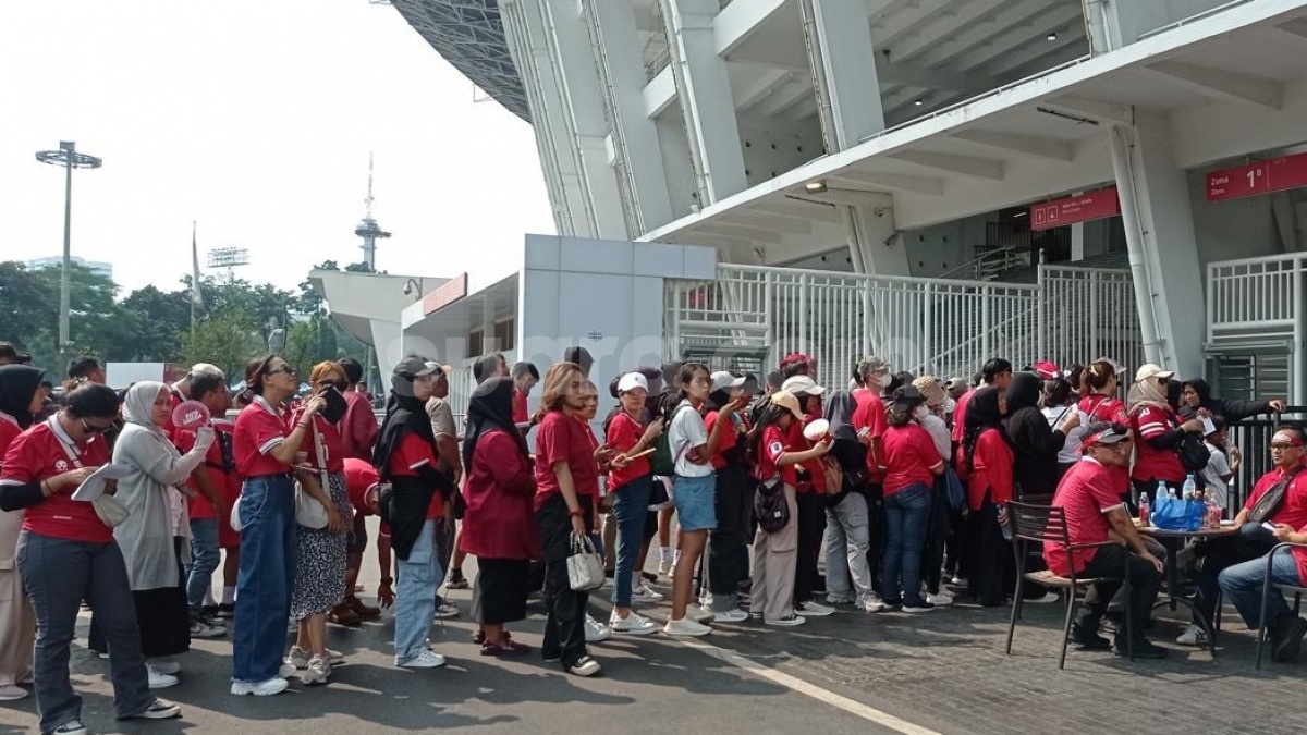 Emak-emak Suporter Timnas Indonesia Padati Stadion GBK, Fans Rafael Struick Garis Keras!