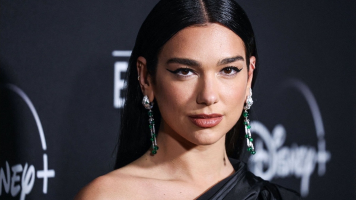 4 Fakta Pembatalan Konser Dua Lipa di Jakarta kerena Keamanan Panggung