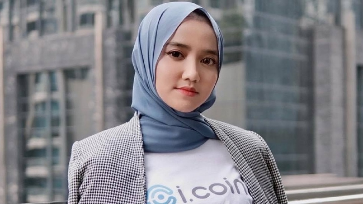 5 OOTD Hijab Menutup Dada ala Wirda Mansur Diundang Raja Salman Naik Haji