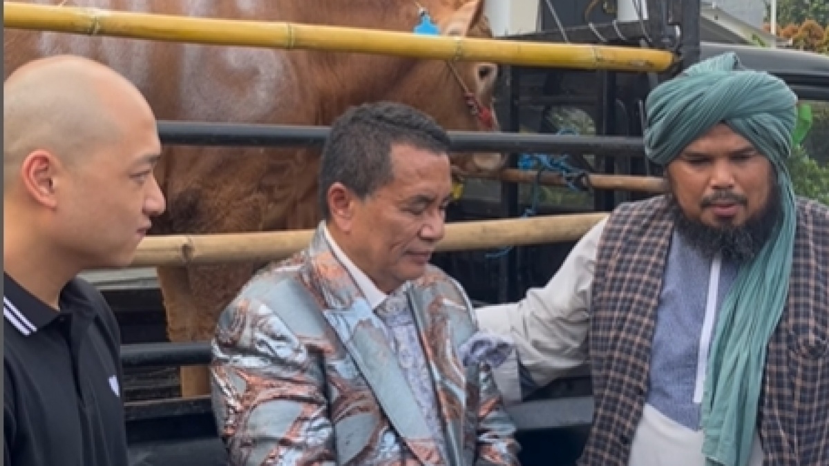 Non Muslim Ikut Berkurban Seperti Hotman Paris Banyak Manfaatnya, Tapi Apakah Dagingnya Halal?