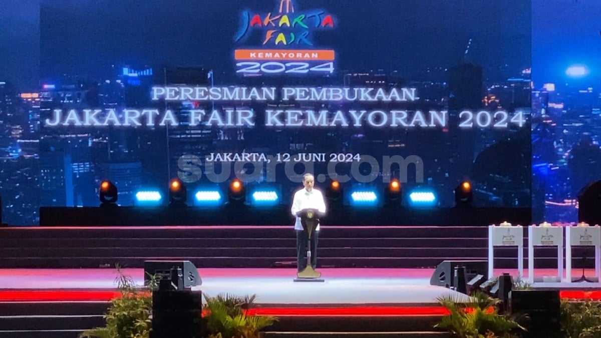 Buka Jakarta Fair 2024, Jokowi dan Heru Budi Tabuh Gamelan Kenong