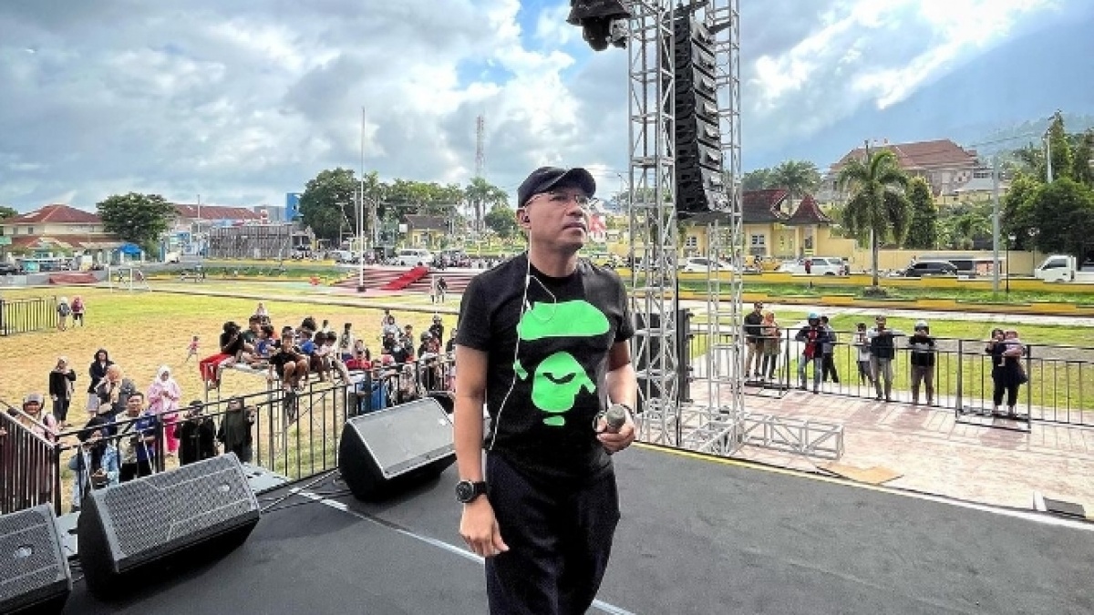 Ketemu Fuji di Gala Premiere Film Rossa, Sikap Anang Hermansyah Jadi Omongan: Kok ...
