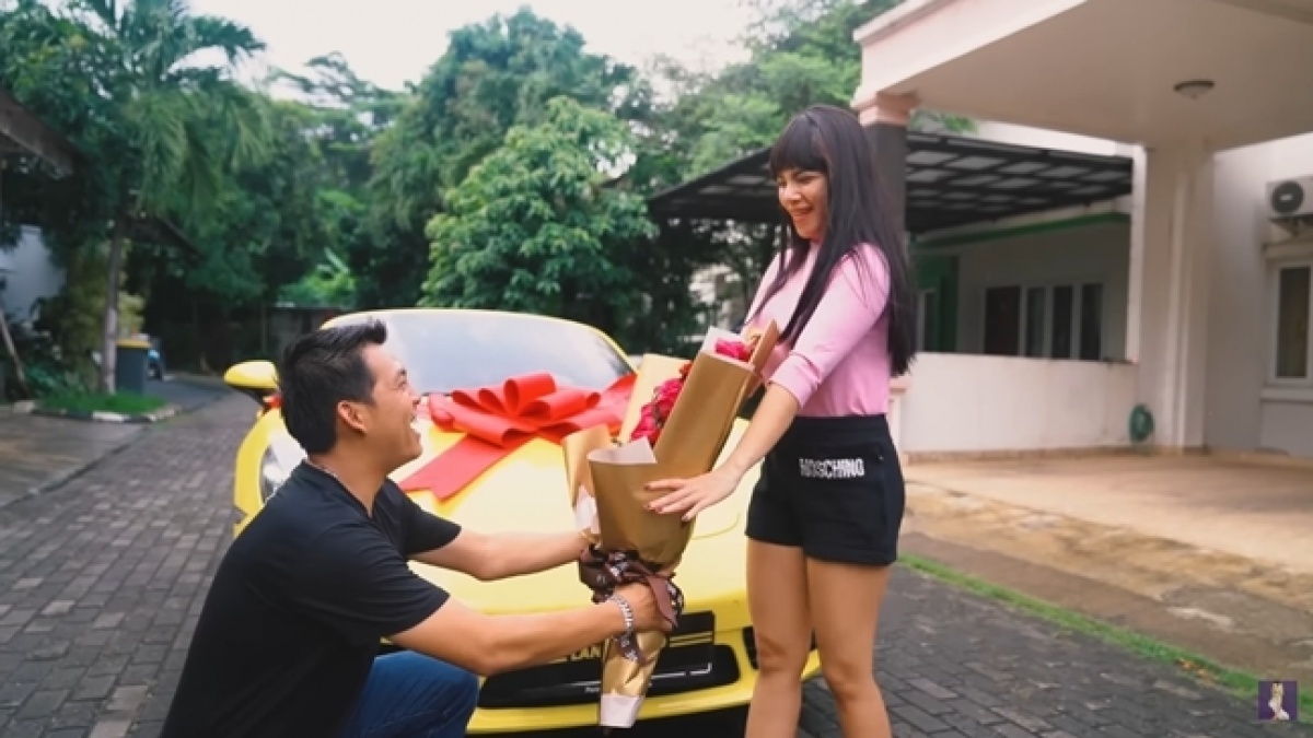 Mental dan Finansial Hancur Gara-Gara Ko Apex,  Dinar Candy Disebut Kena Karma Ambil Suami Orang