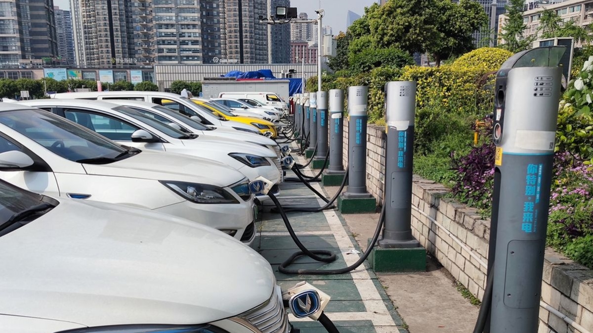 Studi: Mobil Listrik Jauh Lebih Ramah Lingkungan dari Mobil Bensin Meski Produksinya Dikritik