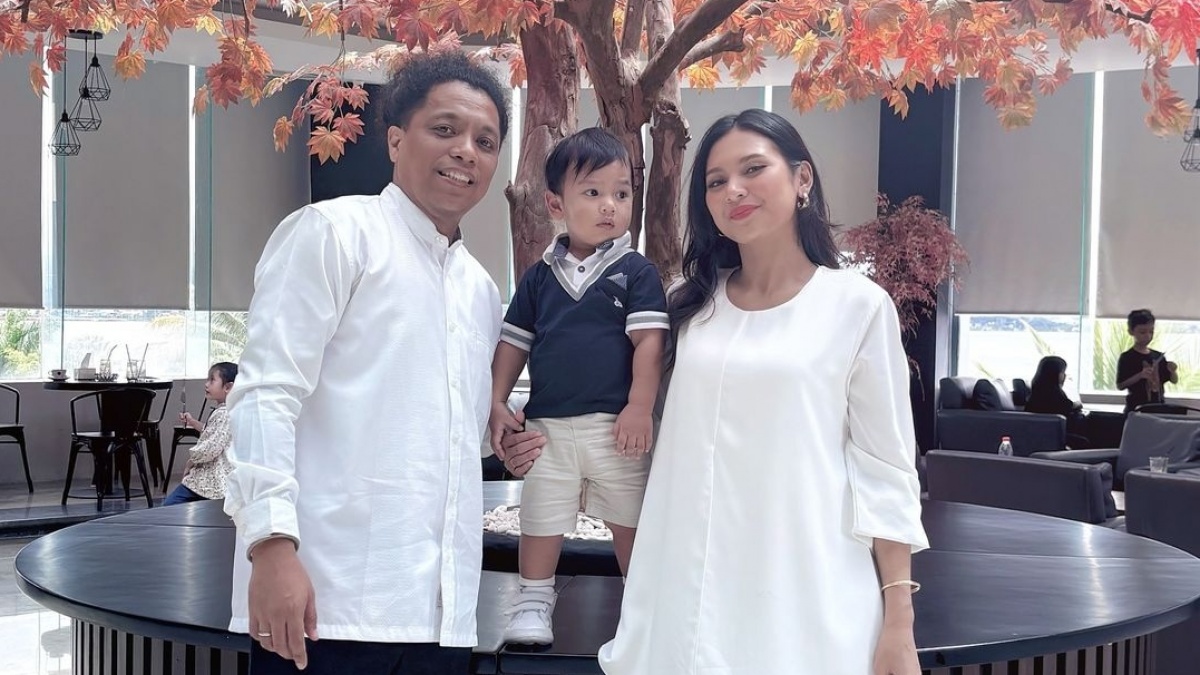 Ajak Buah Hati Hadir di Kondangan Mamat Alkatiri, Tingkah Laku Anak Arie Kriting Curi Perhatian