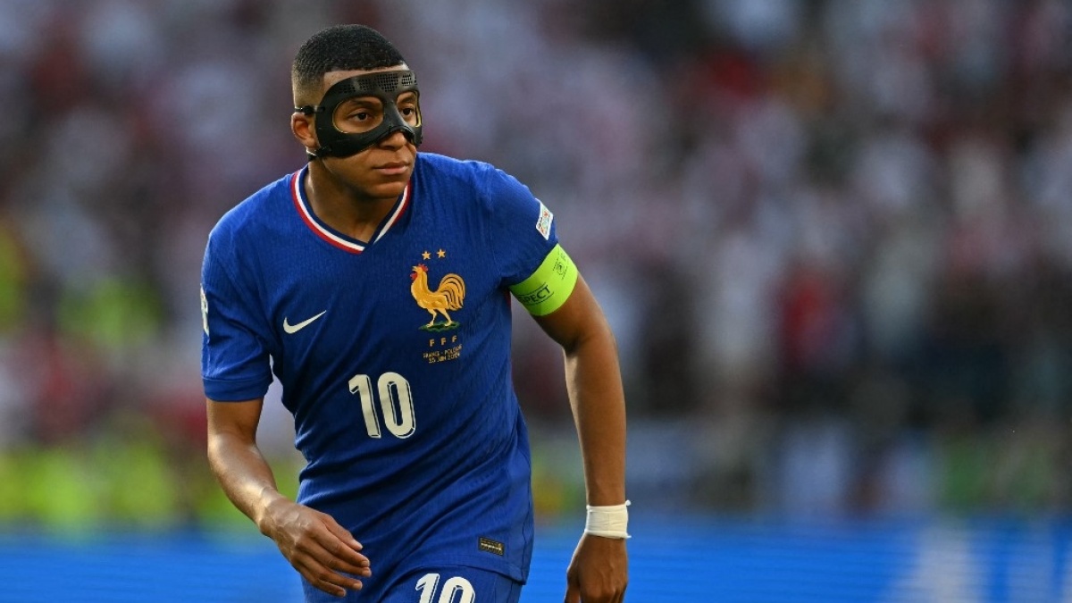 Prancis vs Belgia: Kylian Mbappe Harus Sering Lepas-Pakai Masker, Apa Alasannya?
