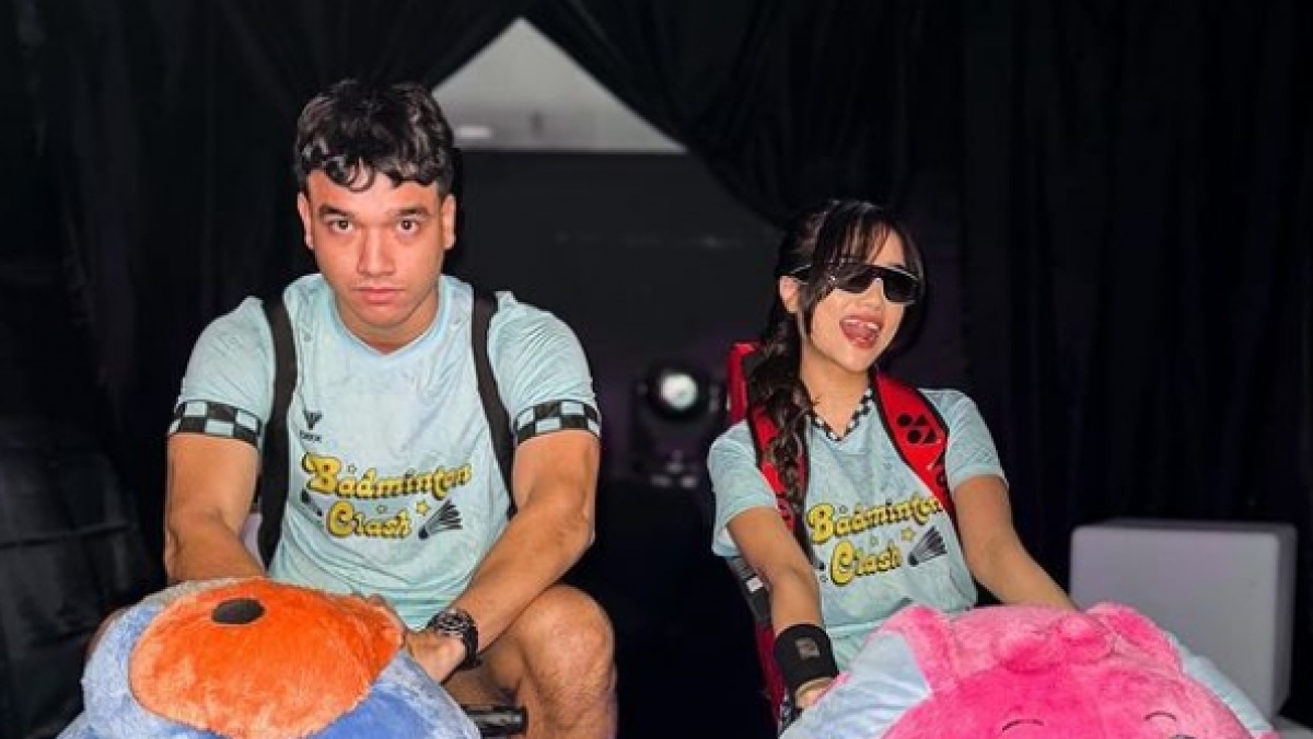 Dianggap Angkuh Punggungi Duta Sheila On 7, Etika Kakak Fuji Jadi Perbincangan