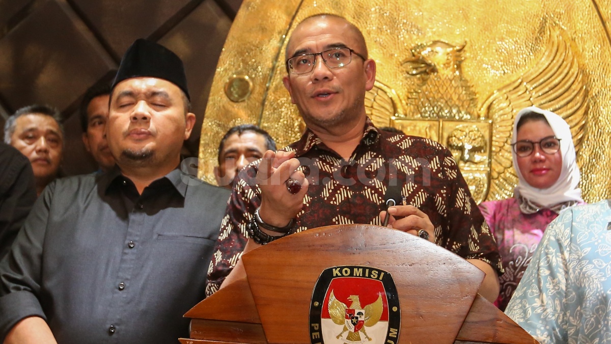 Segini Gaji Hasyim Asyari Eks Ketua KPU, Pantas Bisa Belikan Tiket Pesawat hingga Janjikan Rp4 M ke Korban
