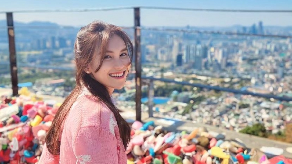Pulang Liburan Usai Batal Nikah, Ayu Ting Ting Disambut Hangat Pria dari Masa Lalu