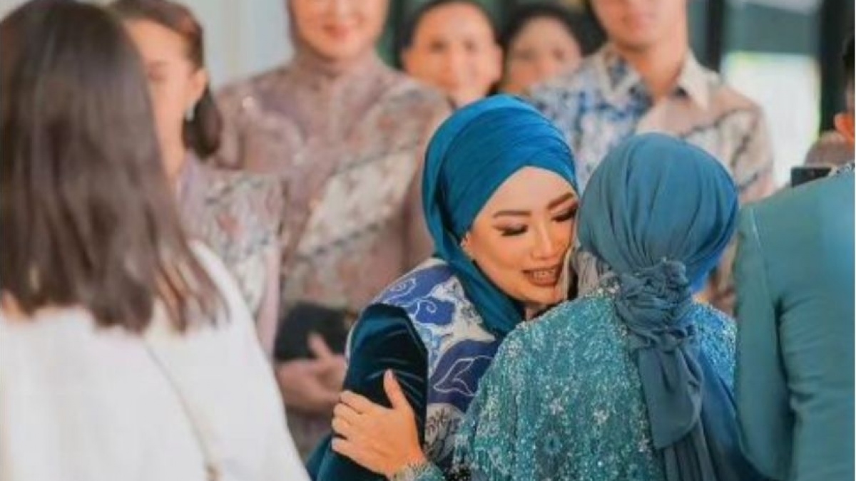 Beda Selera Tas Geni Faruk dan Reza Artamevia, Mahalan Punya Siapa?