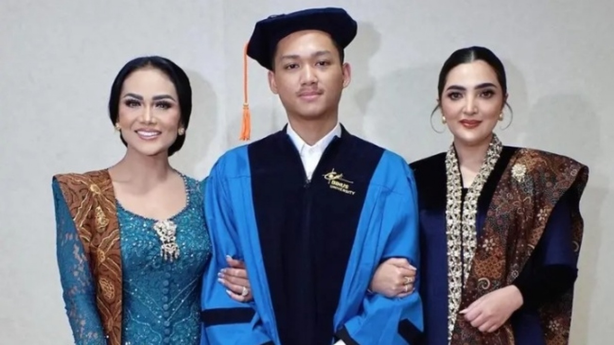 Bisa Kasih Kris Dayanti dan Ashanty Bunga di Wisudanya, Azriel Hermansyah Akui Menangis Gara-Gara Terharu