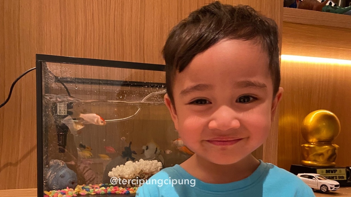 Coba Makan Bulu Babi, Ekspresi Rayyanza Bikin Ngakak Warganet