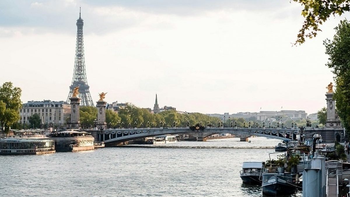 Wali Kota Paris Renang di Sungai Seine, Buktikan Perairannya Bersih untuk Gelar Cabor Renang Olimpiade