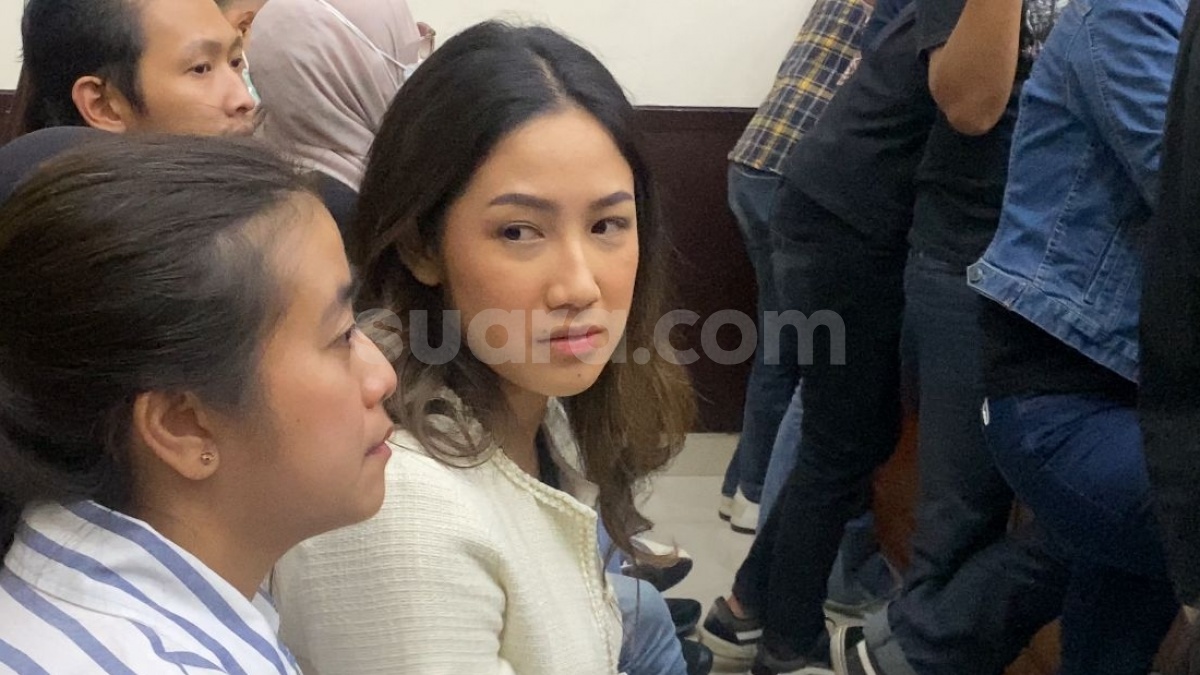 Mumpung Ketemu di Ruang Sidang, Tamara Tyasmara Labrak Keluarga Terdakwa Pembunuh Anaknya