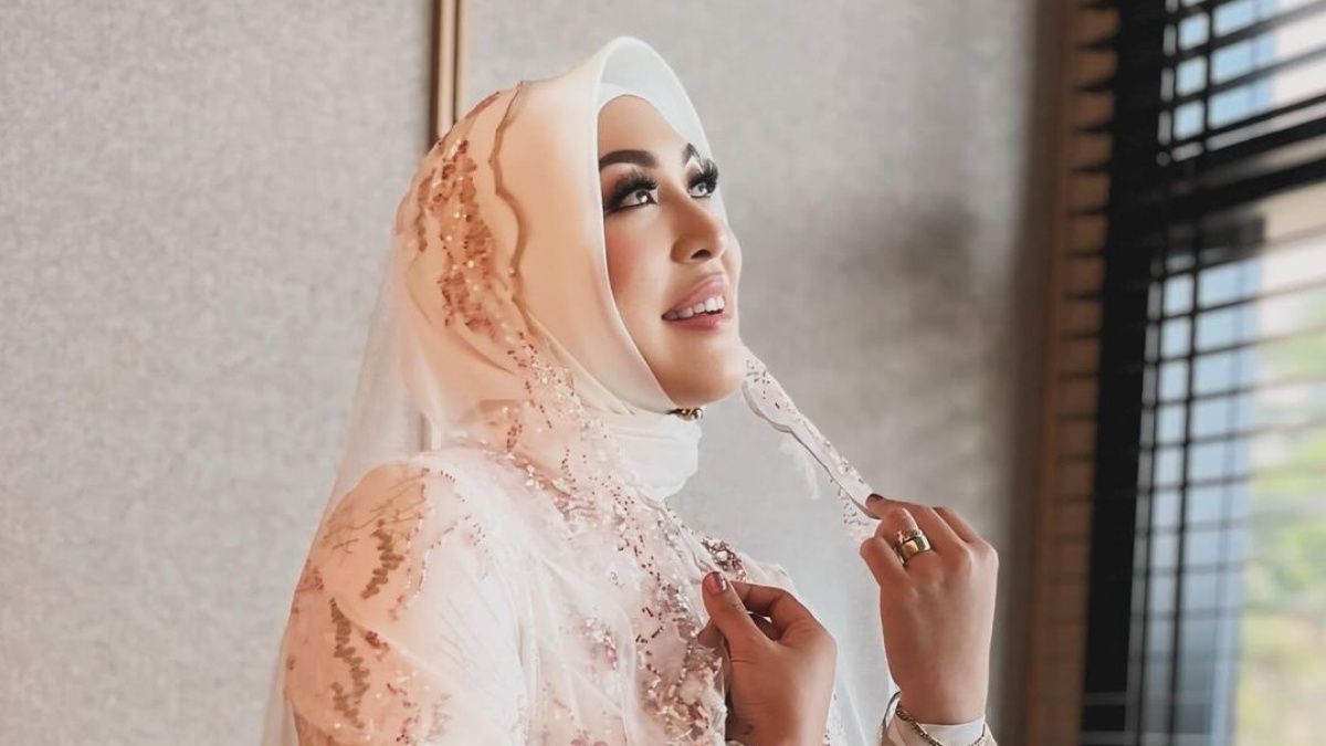 Bukan Tak Adil, Aaliyah Massaid Jelaskan Alasan Angelina Sondakh Duduk Lesehan saat Pengajian