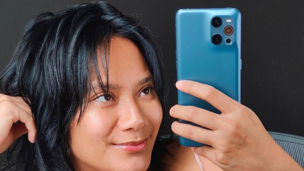 Patahkan Teori Warganet, Tara Basro Tunjukkan Isi Tas Kecilnya yang 'Normal'